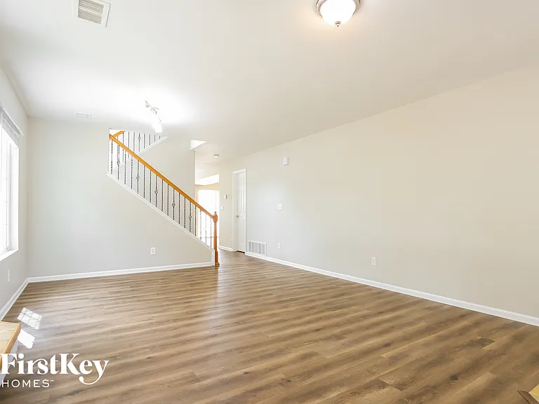 5047 Orleans Ct — Photo 3