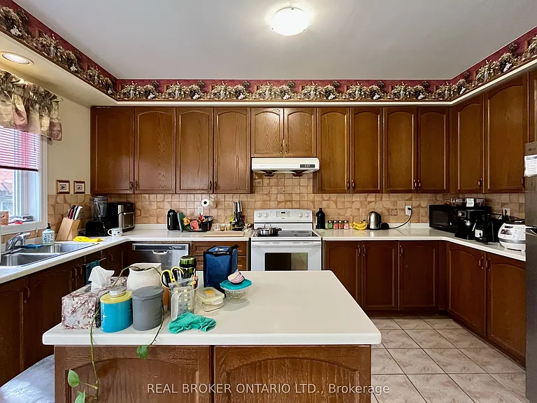 59 Palisade Cres — Photo 2