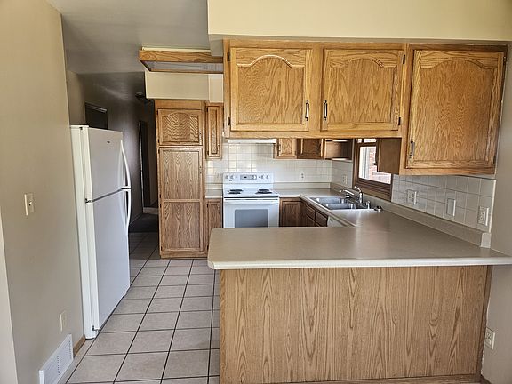 4th image of 107 Sharon Dr