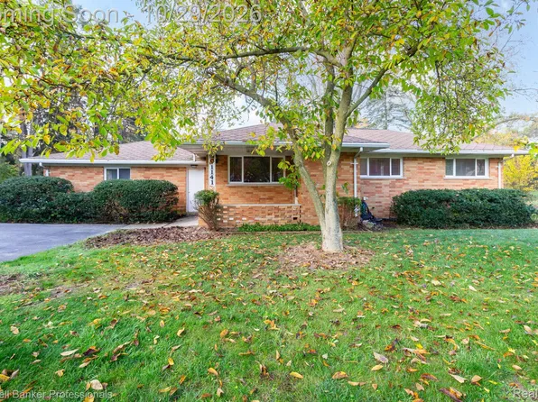 1141 Kingsview Ave, Rochester Hills, MI 48309
