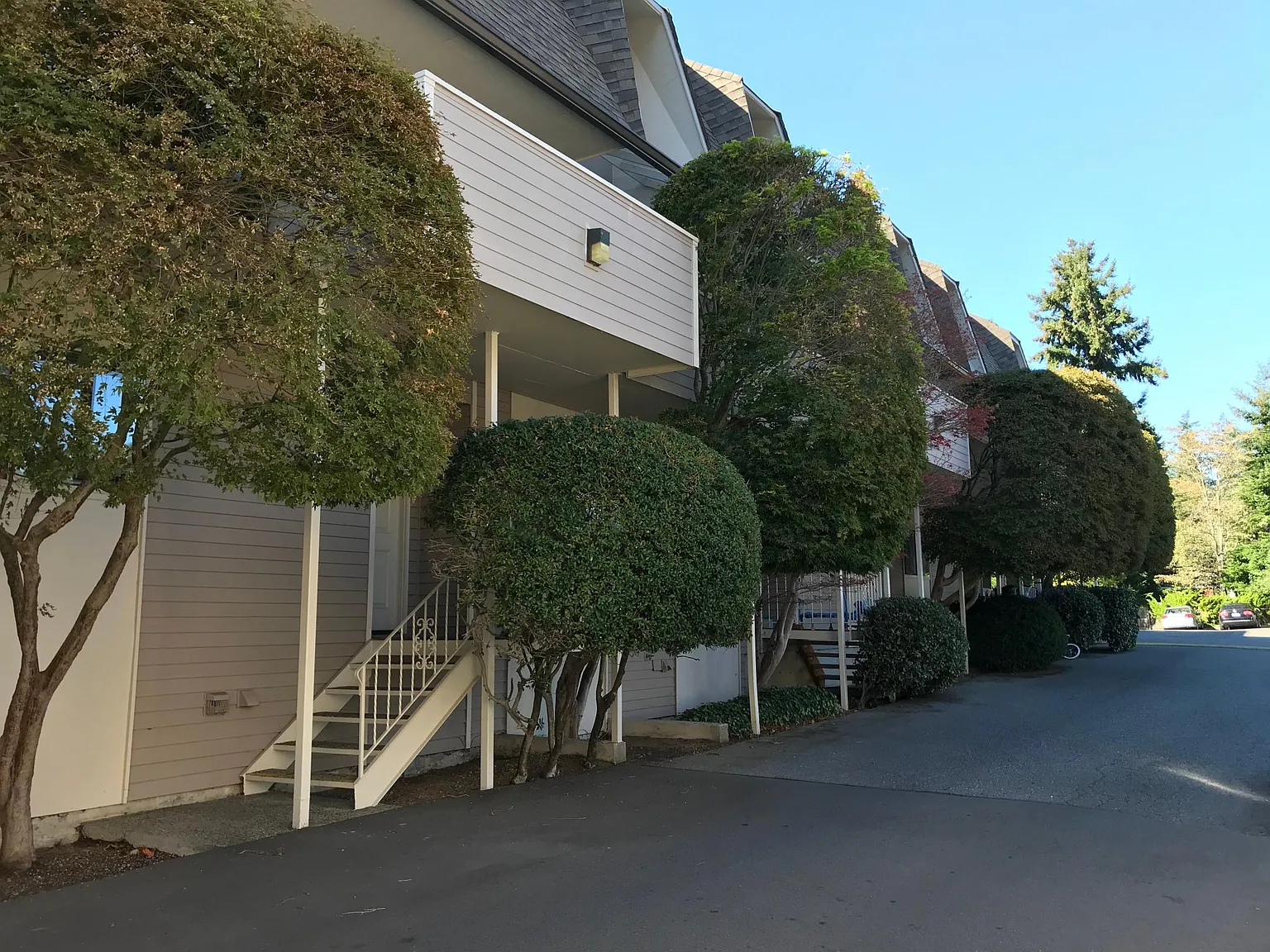2 bed, 1.5 bath, 1400 sqft, $2,400 — Photo 2