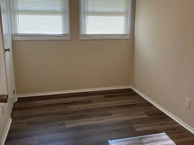 112 S Maple St — Photo 8