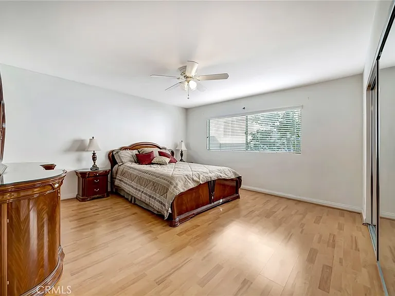 5315 Zelzah Ave #6 — Photo 12