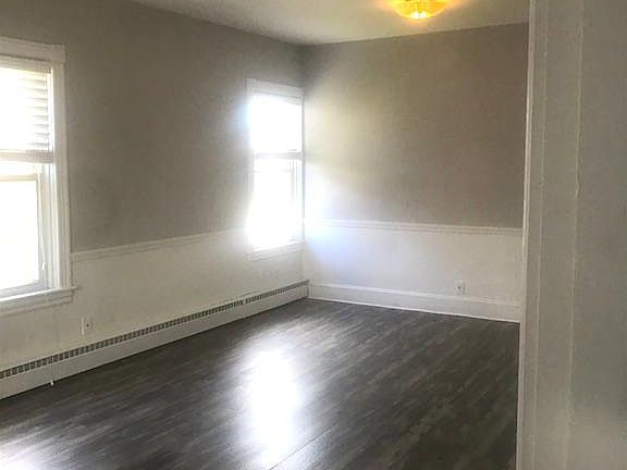 3rd image of 21 Greystone Ave