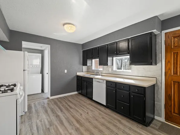 1271 E 36th St, Des Moines, IA 50317