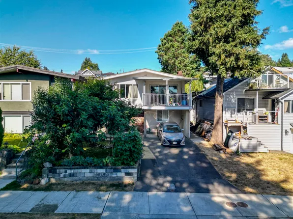 45 Stratford Ave N, Burnaby, BC V5B 1L1