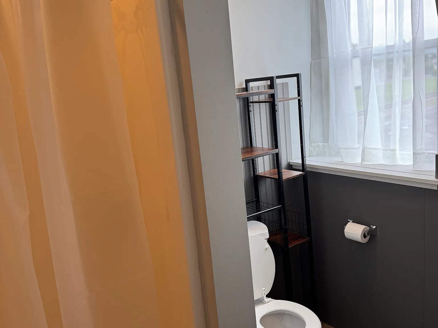 2 bed, $1,300 — Photo 3