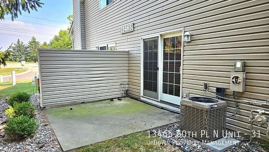 2-Bed 1 bath Townhouse Retreat in Plymouth with Spacious 1208 Sq Ft Layout. — Photo 2