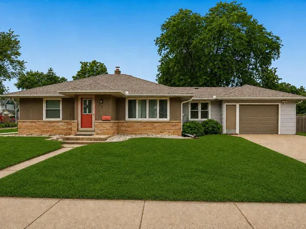 136 S Maple STREET, Oconomowoc, WI 53066