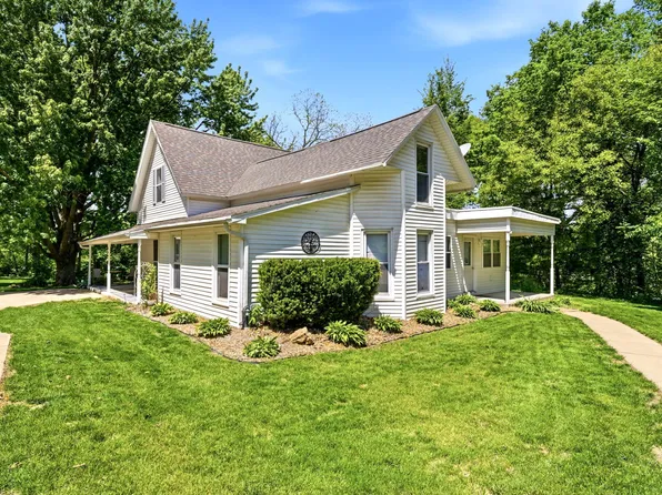 1103 Halstead St, Muscatine, IA 52761