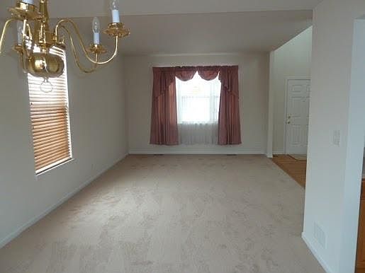 5th image of 1724 Balmoral Ln