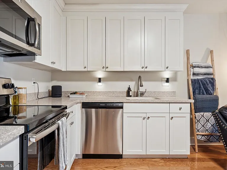 3 Sycamore St #A — Photo 6