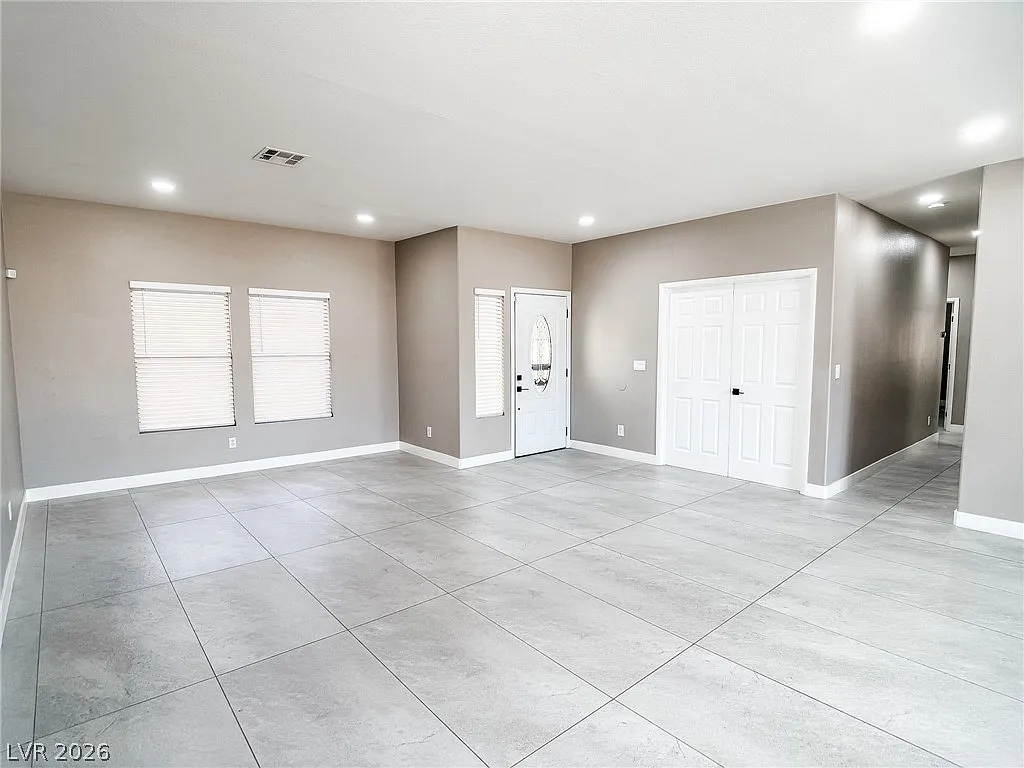 4 bed, 2.0 bath, 1959 sqft, $2,950 — Photo 4