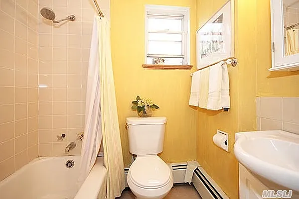 Sold by Century 21 American Homes | media 9