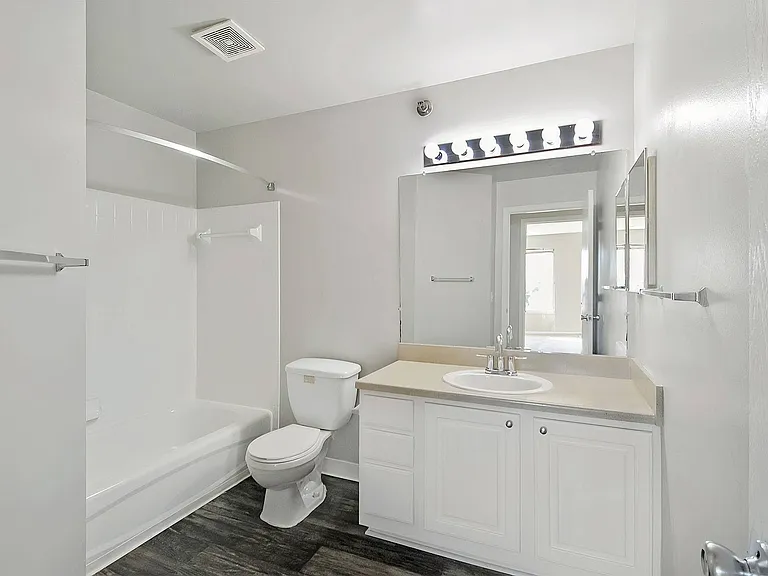 Pendleton Park Apartments — Photo 16
