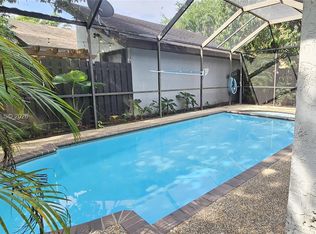 1451 W Sandpiper Cir, Hollywood, FL 33026