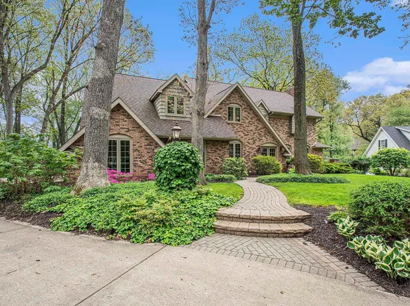 51086 Woodcliff Ct, Granger, IN 46530