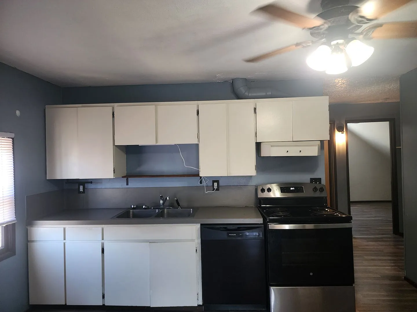 Cute Upstairs Unit in Newberg — Photo 1