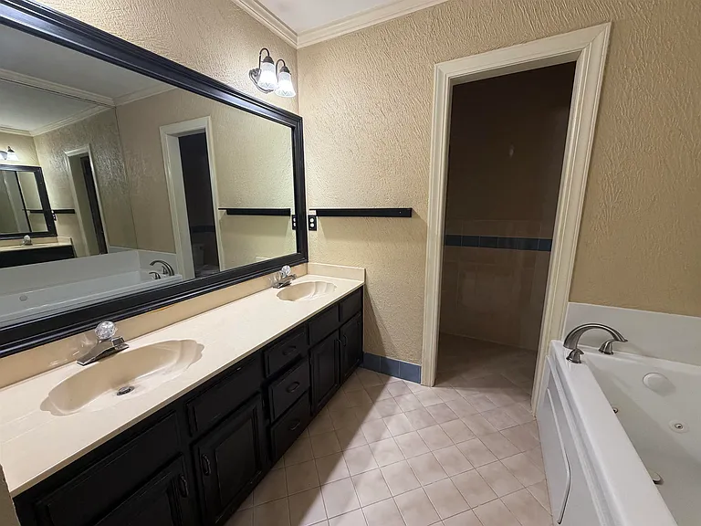 956 Rolling Oaks Ln — Photo 17