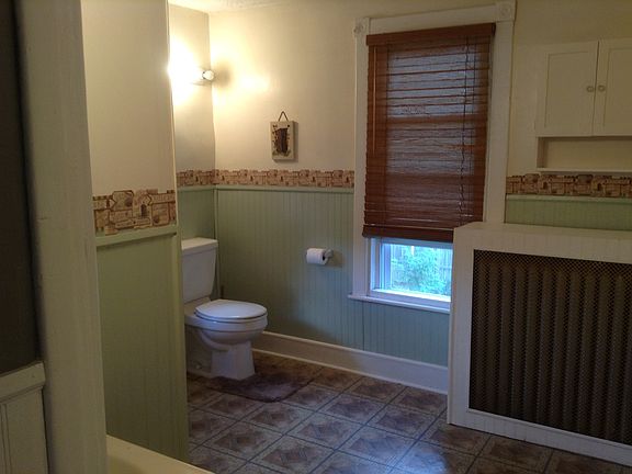 Apt. Bathroom 2nd. Floor