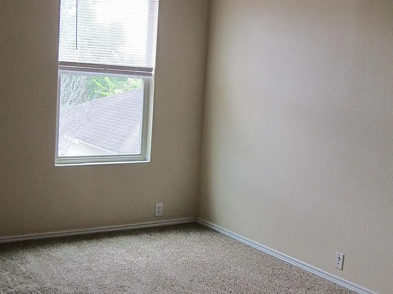 29704 Sullivan Oaks Dr — Photo 16