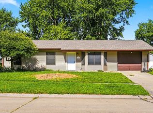 25 Bayberry Ln, North Liberty, IA 52317