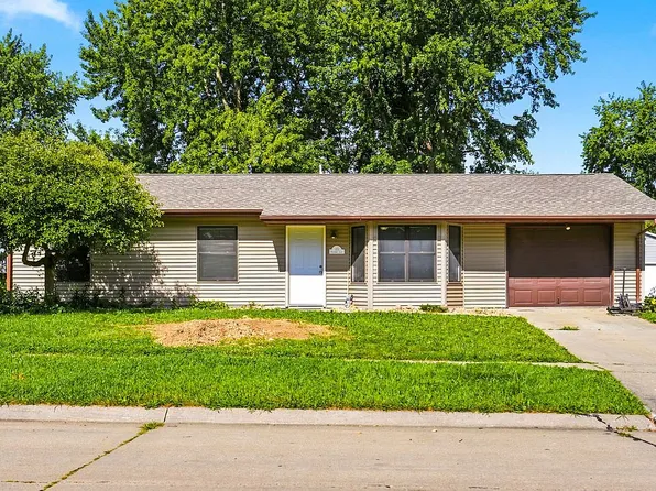 25 Bayberry Ln, North Liberty, IA 52317