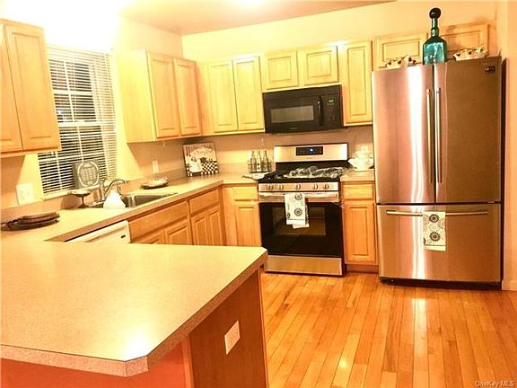 2nd image of 49 Jordan Ln #49