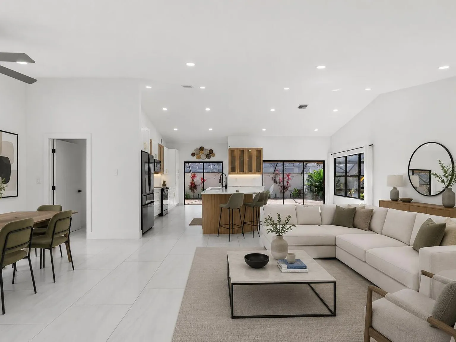3 bed, 2.0 bath, 2101 sqft, $7,100 — Photo 3