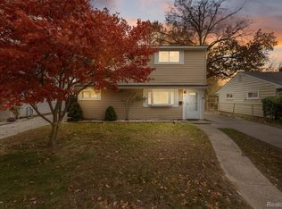 34441 Phyllis St, Wayne, MI 48184