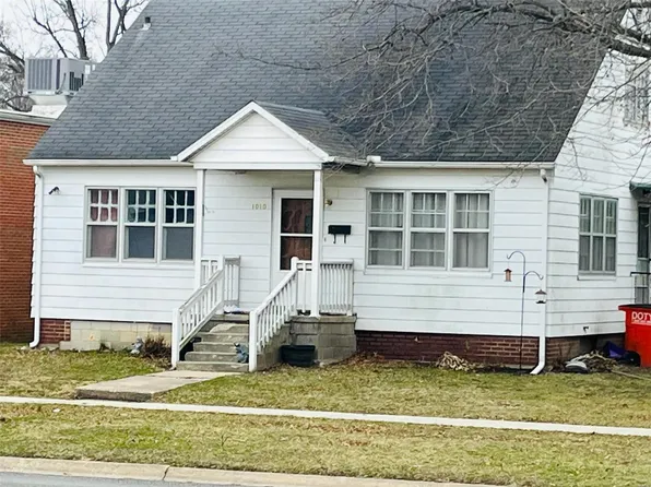 1010 N 8th St, Vandalia, IL 62471