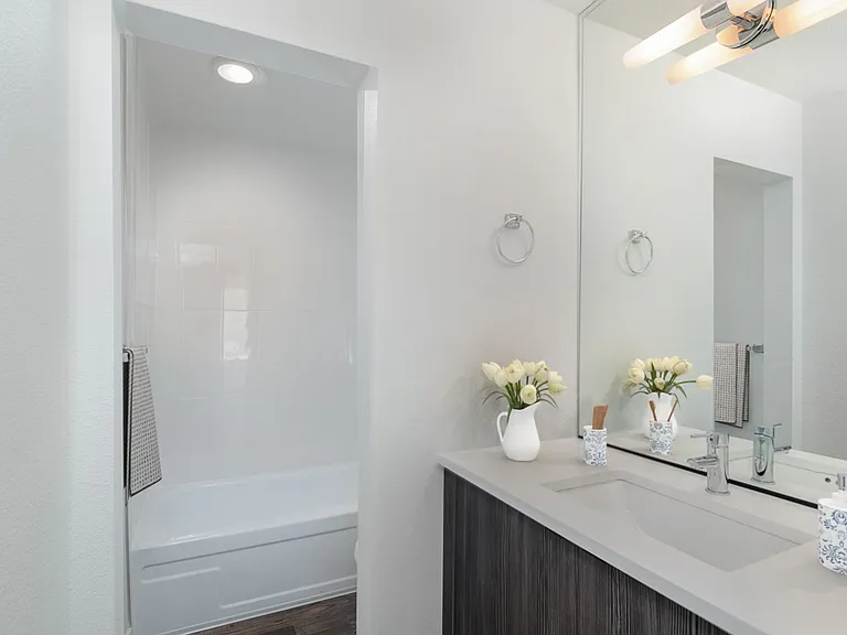 3200 E Union St — Photo 44