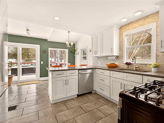 3rd image of 85 Dale Rd