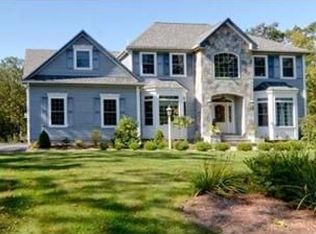 15 Fairway View Dr, Sutton, MA 01516