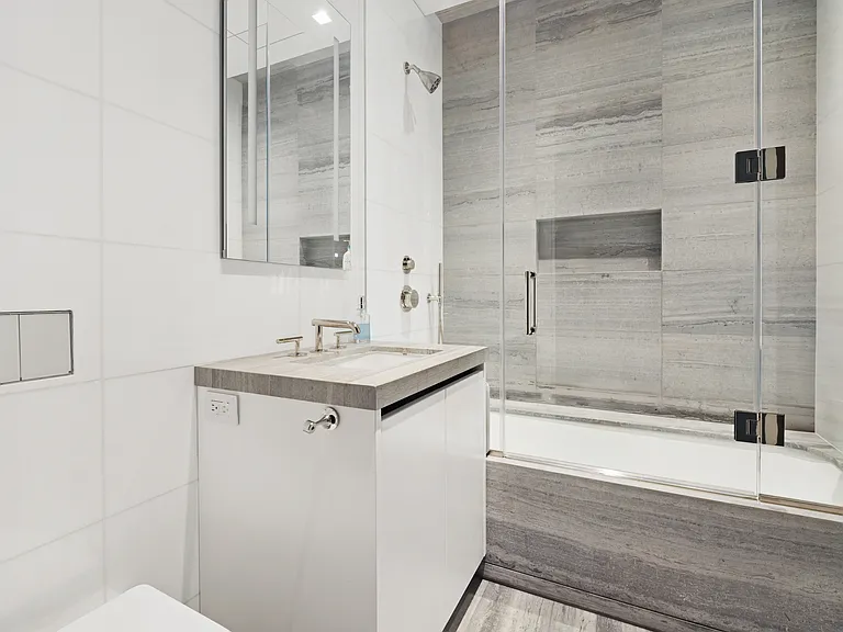 121 Leroy St #TOWNHOUSE — Photo 22