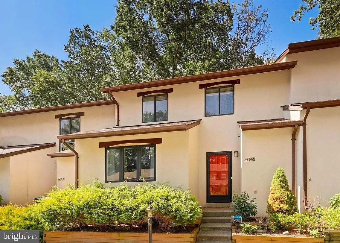 3 bed, 2.5 bath, 1626 sqft, $3,300 — Photo 1