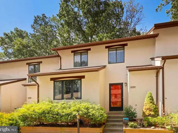 2312 Glade Bank Way, Reston, VA 20191