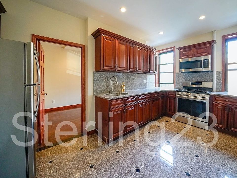 1st image of 3106 38th St APT 18