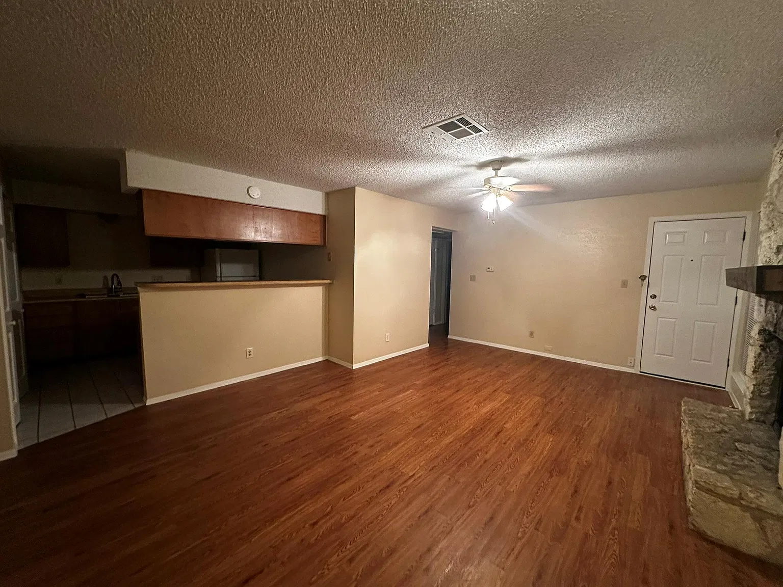 2 bed, 1.0 bath, 1748 sqft, $1,495 — Photo 3