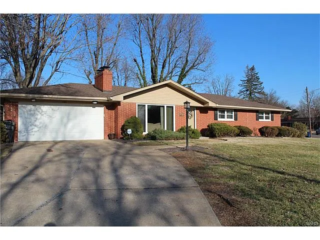 400 Chevy Chase Dr photo 1