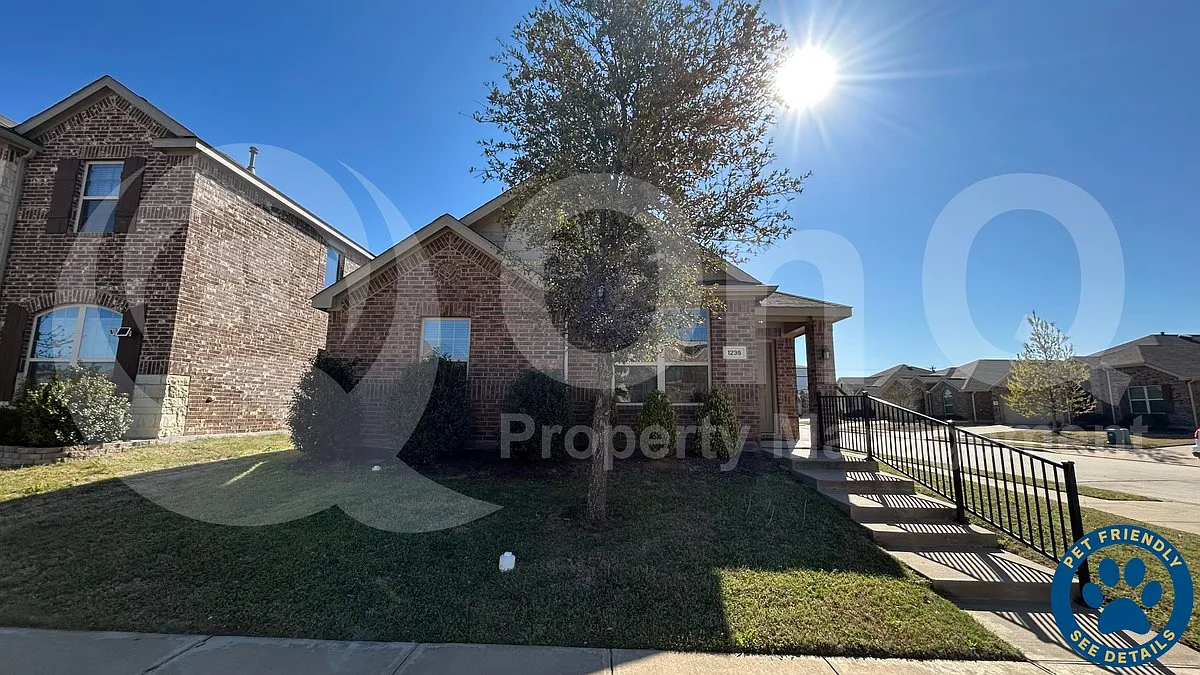 3 bed, 2.0 bath, 1456 sqft, $2,049 — Photo 1