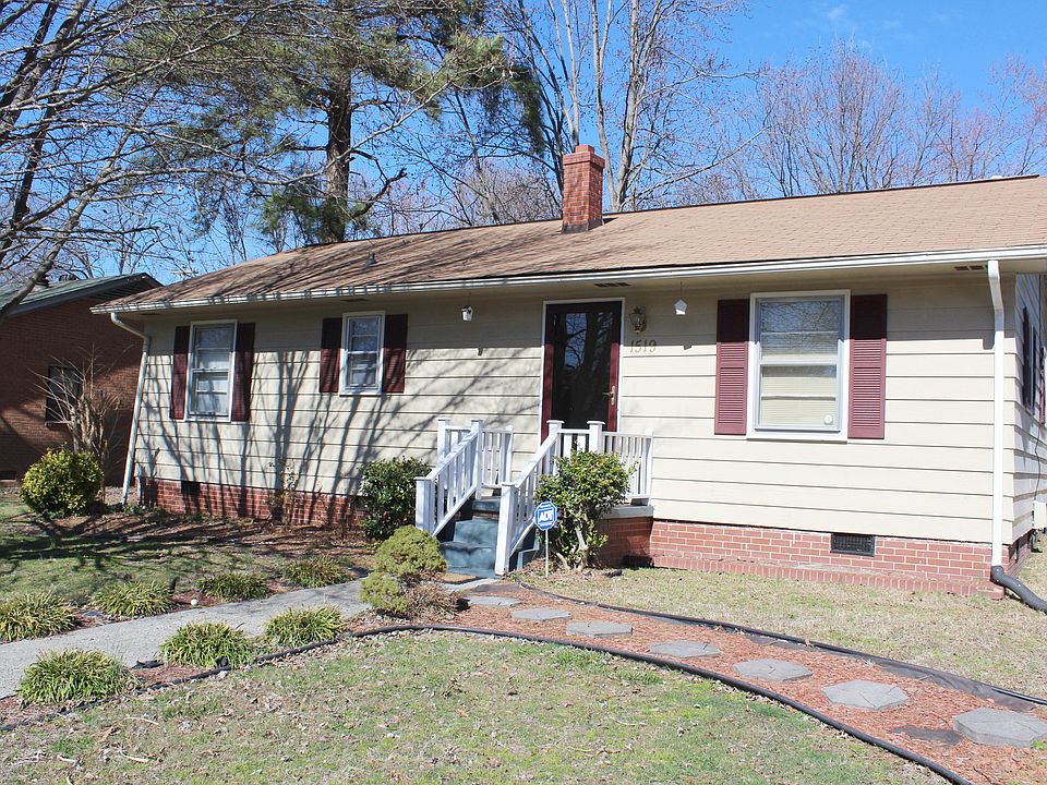 Front of cottage home
