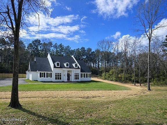 2nd image of 115 Laurelwood Trail Rd