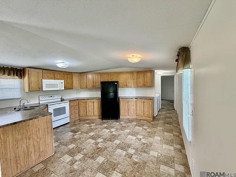 44126 Loop Rd — Photo 3