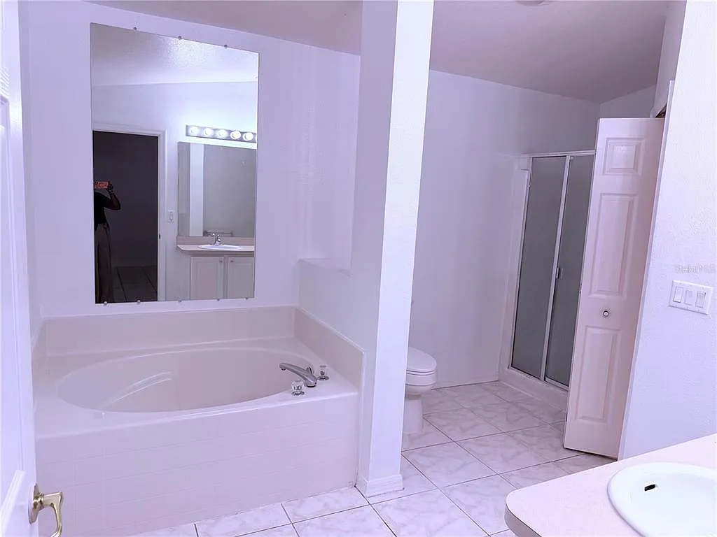 4 bed, 2.0 bath, 1902 sqft, $2,200 — Photo 4