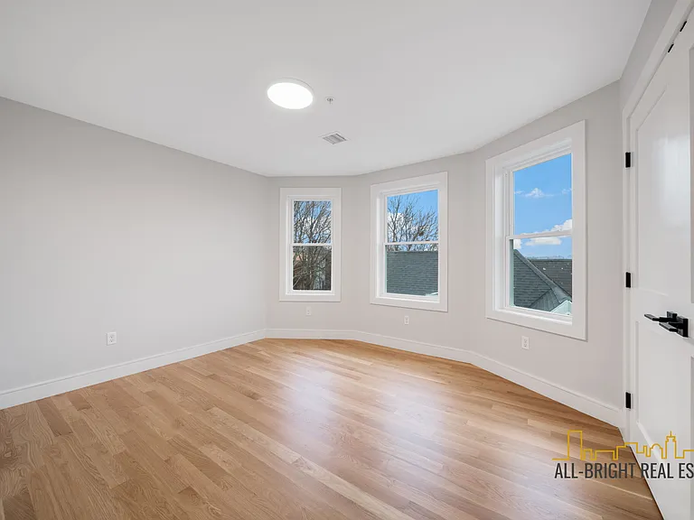 7 Wenham St — Photo 7