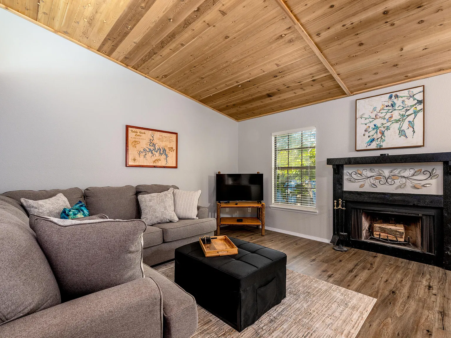 2 bed, 726 sqft, $1,200 — Photo 1