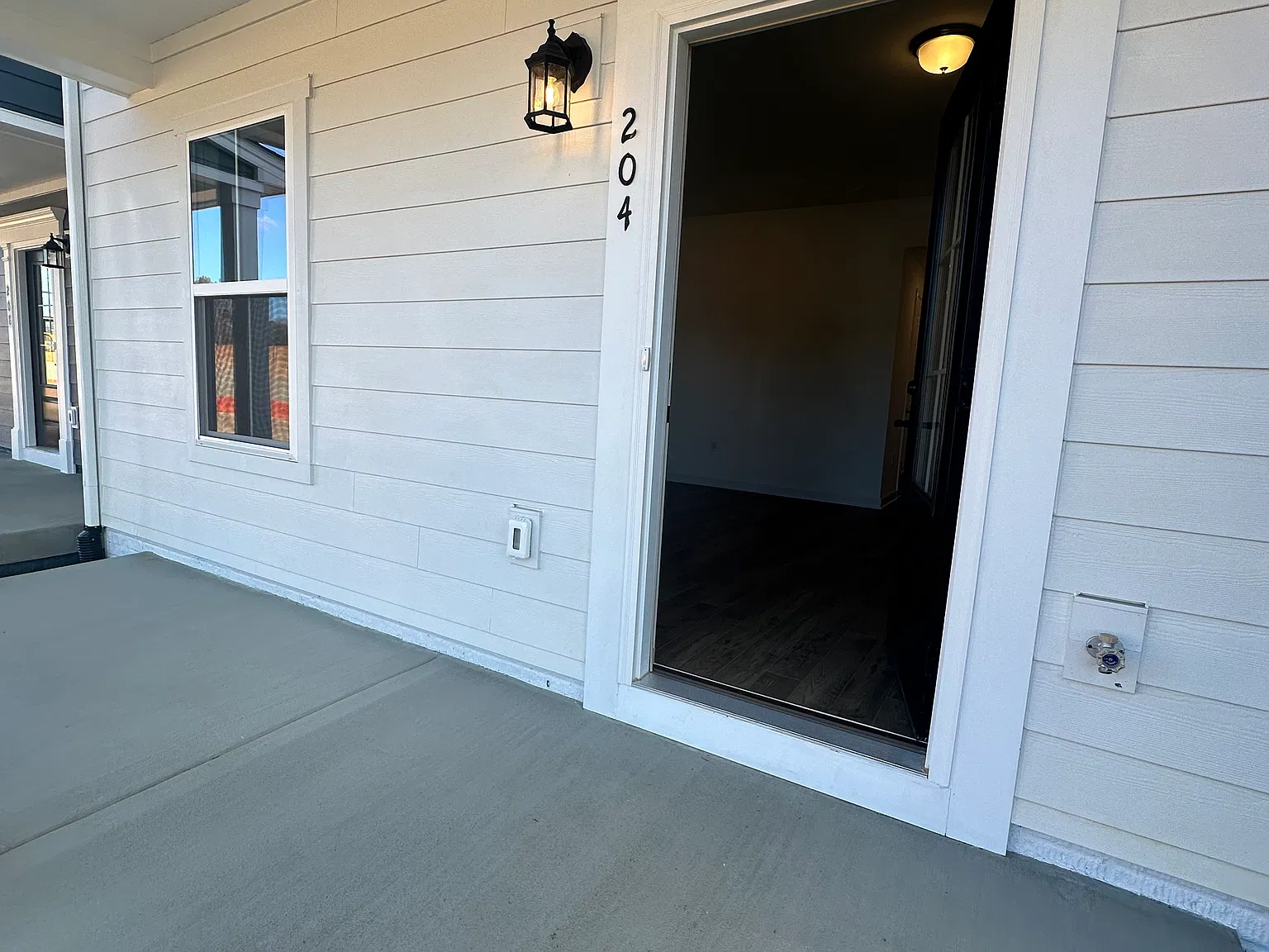 2 bed, 1868 sqft, $2,300 — Photo 2
