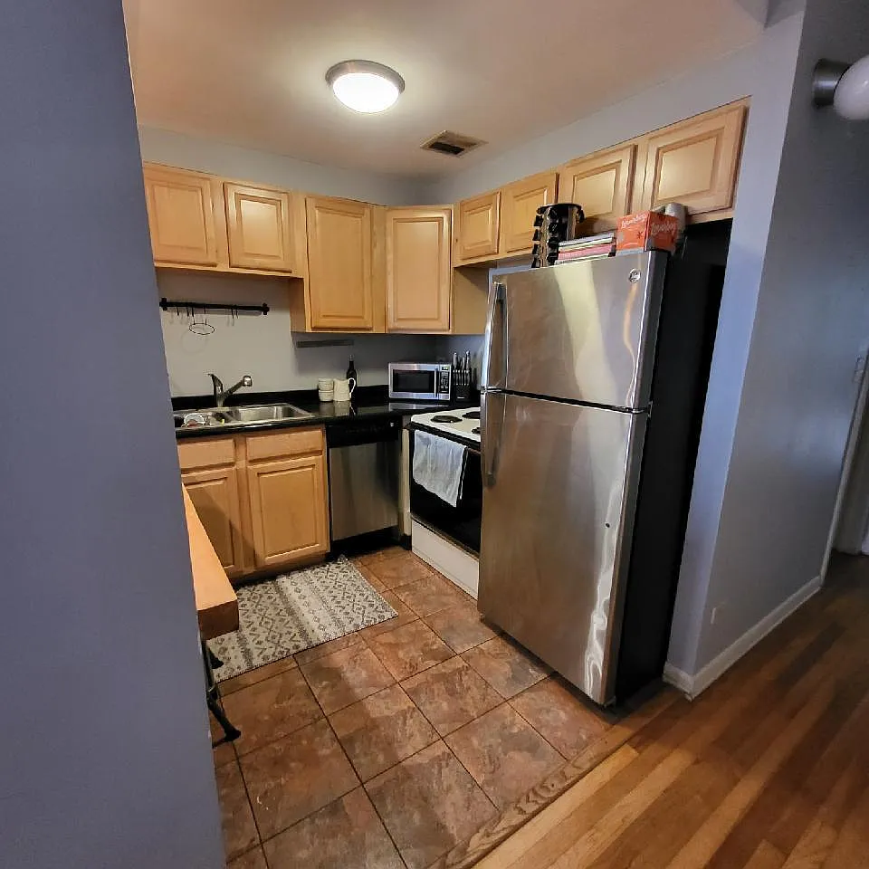 1 bed, 750 sqft, $2,400 — Photo 2