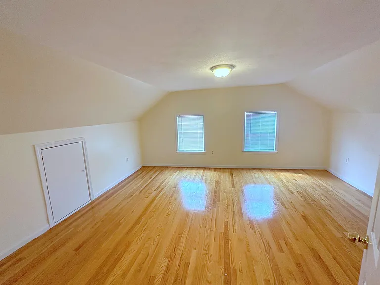 286 Salem St — Photo 9